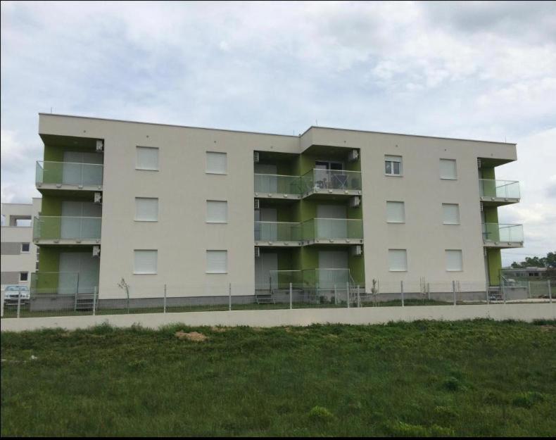 Apartmani Matko Nin Exteriér fotografie