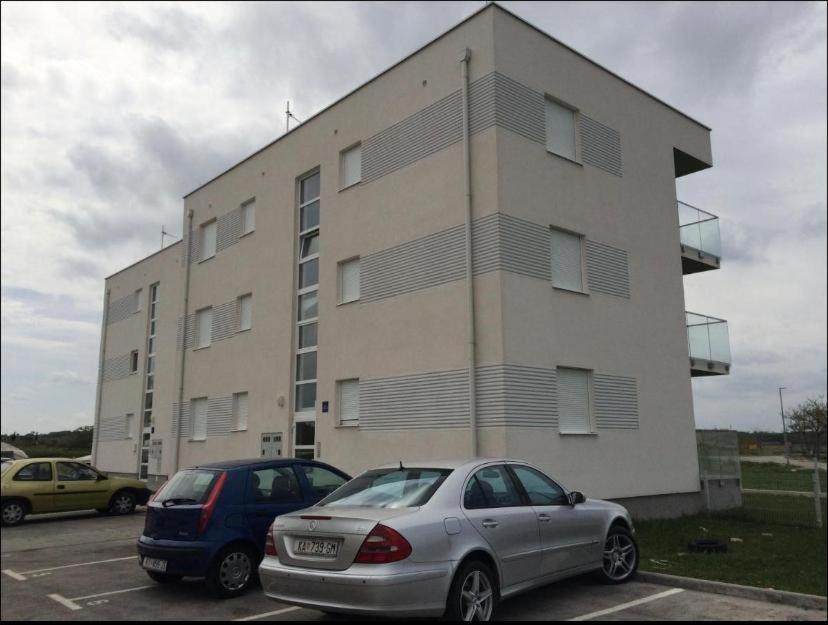 Apartmani Matko Nin Exteriér fotografie
